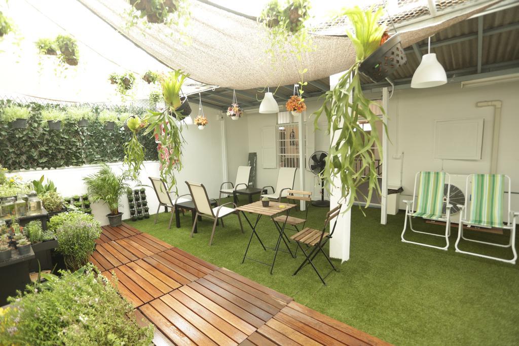 Tiger Lily Hostel Bangkok Exterior foto