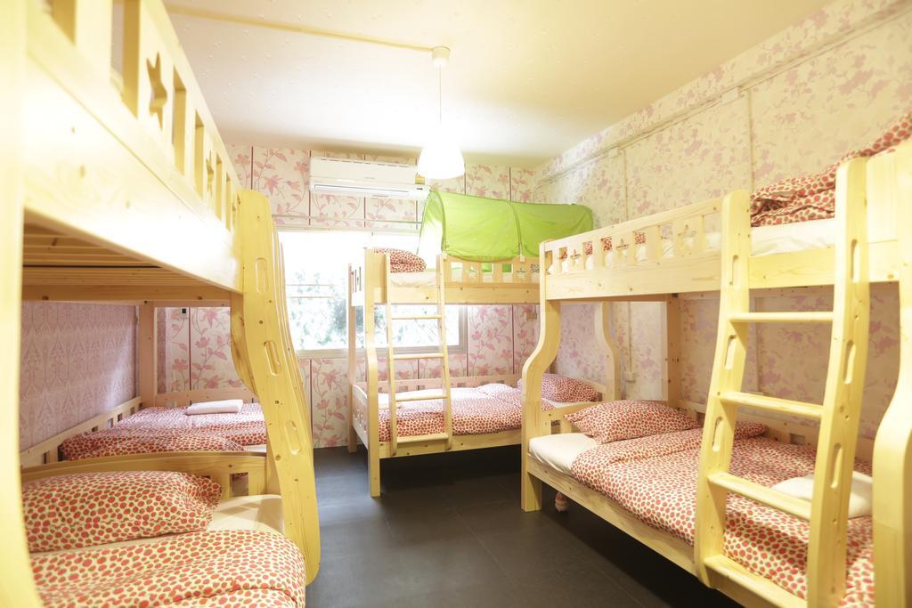 Tiger Lily Hostel Bangkok Zimmer foto