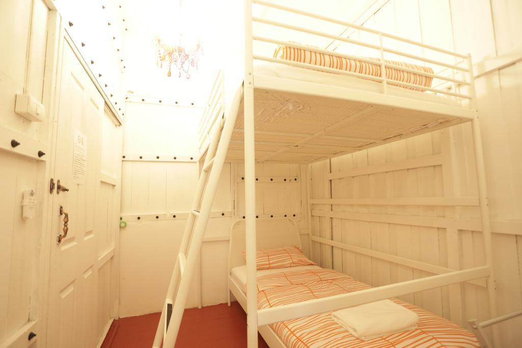 Tiger Lily Hostel Bangkok Zimmer foto